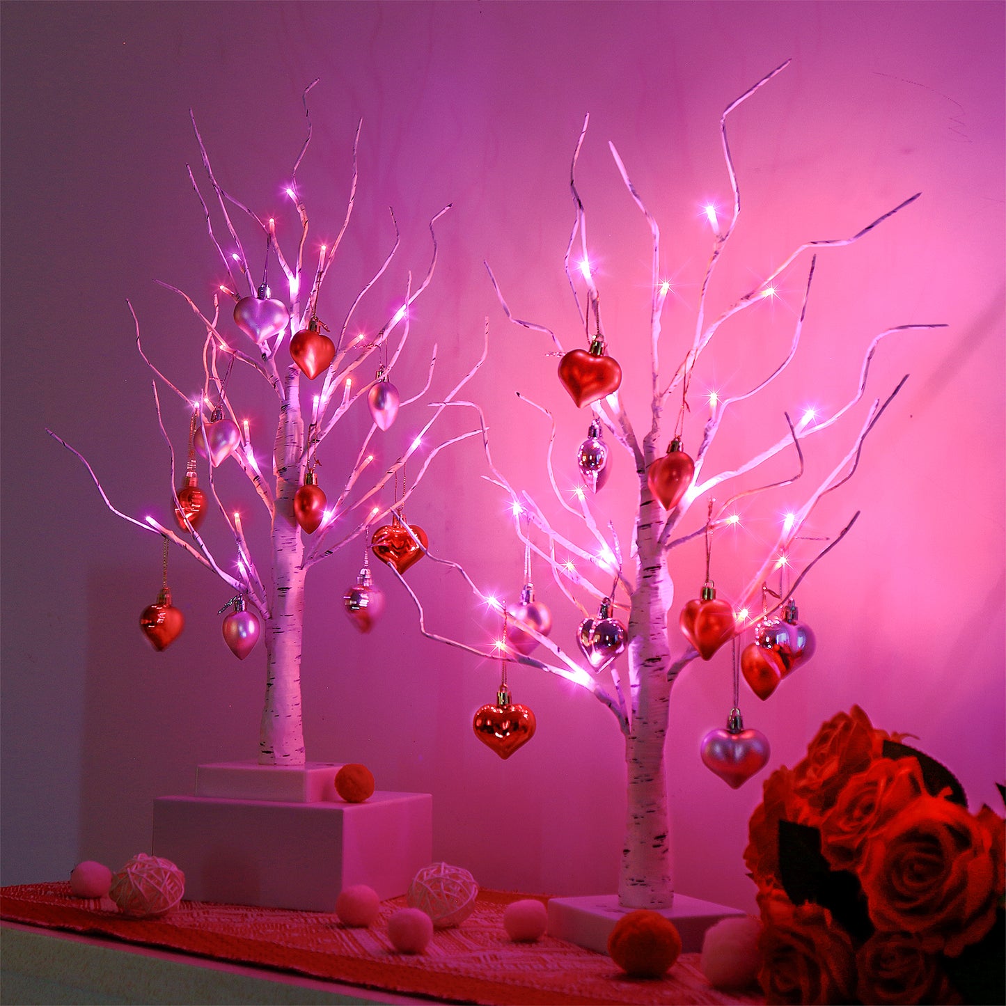 2er Set Birkenbäume mit herzförmigen Ornamenten, beleuchteter künstlicher Baum mit 24 Pink & Rot LEDs